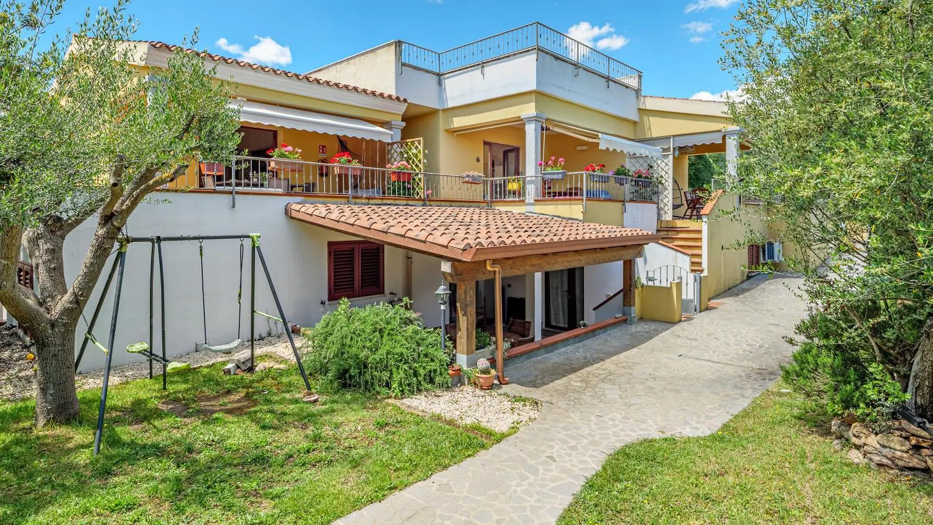 Agata Verde Con Terrazza E Giardino 포르토 오티올루 아파트